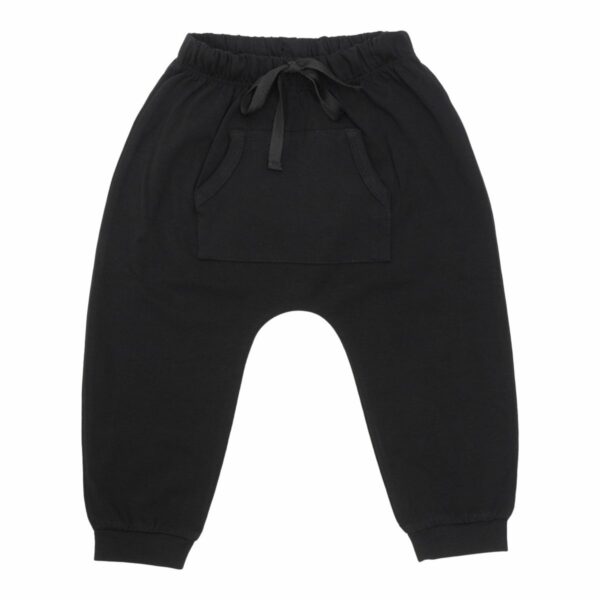 Black baggy pants front | Sorte baggy bukser med lommer til drenge